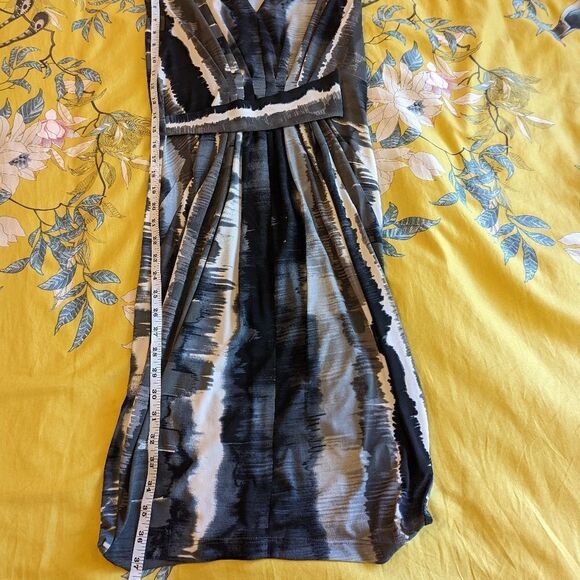 Komarov v neck black white grey belted front pleated cap sleeve dress sz s euc - Picture 5 of 6